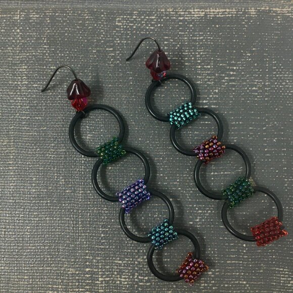 Handmade Long Black 'O' Shape Rubber Seed Bead Drop Dangle Earrings - Picture 3 of 16